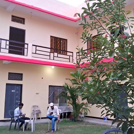 Blue Sky Homestay 克久拉霍 外观 照片