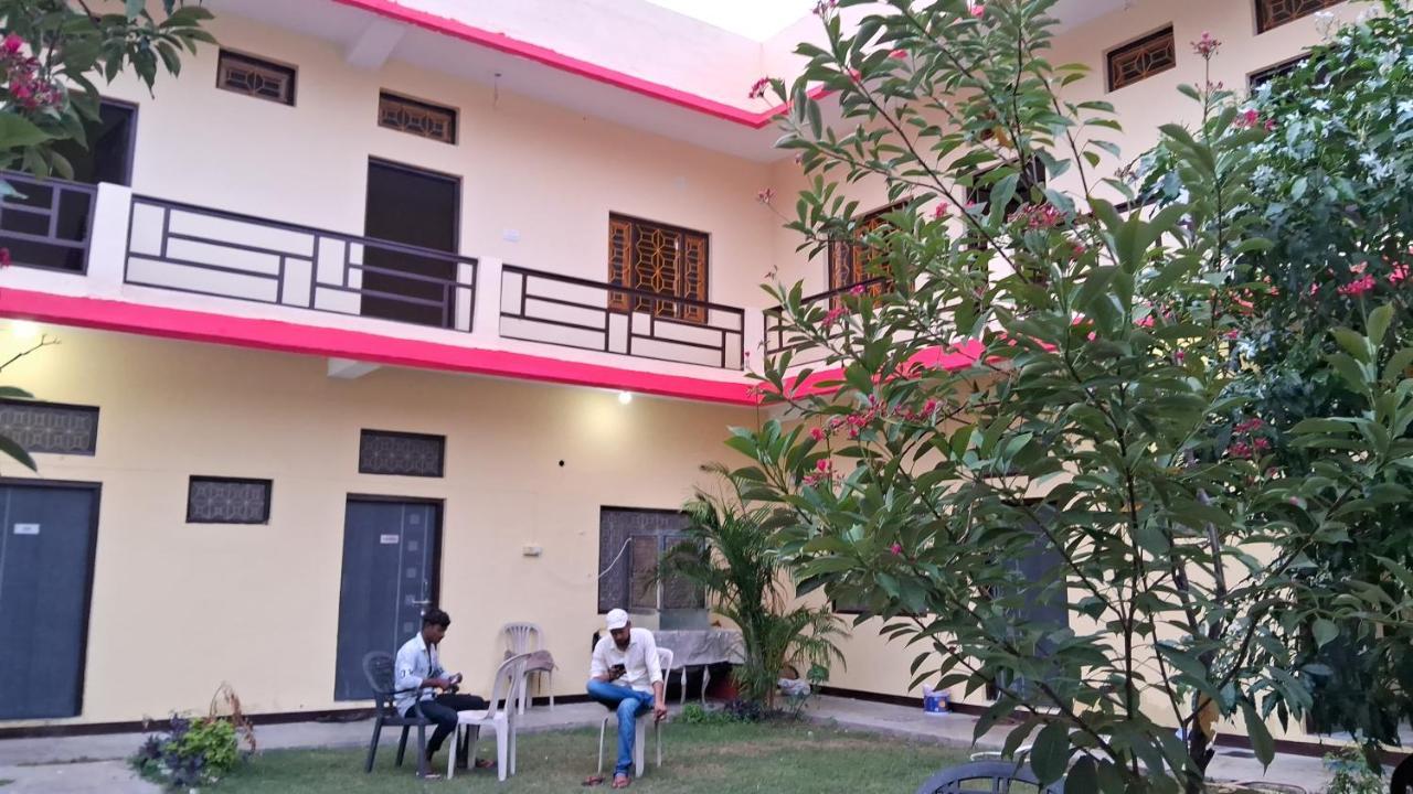 Blue Sky Homestay 克久拉霍 外观 照片