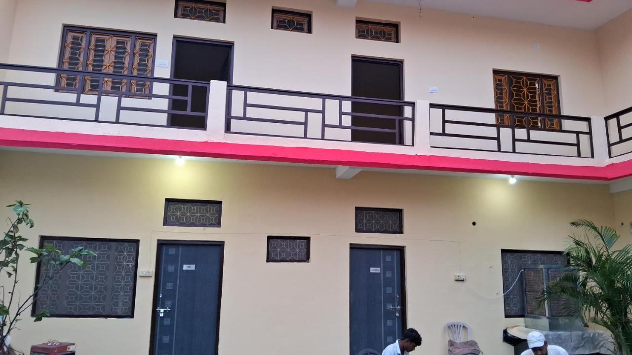 Blue Sky Homestay 克久拉霍 外观 照片