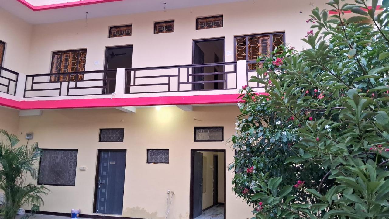 Blue Sky Homestay 克久拉霍 外观 照片
