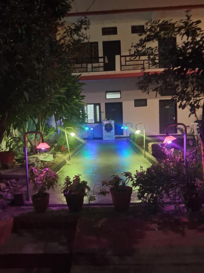 Blue Sky Homestay 克久拉霍 外观 照片