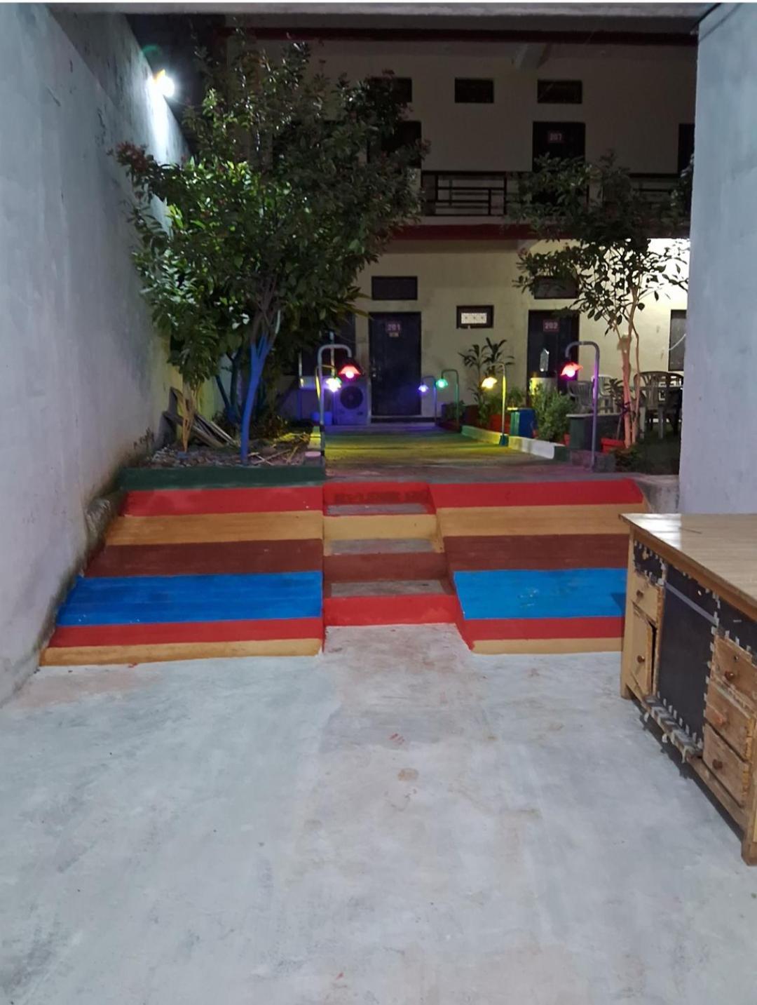 Blue Sky Homestay 克久拉霍 外观 照片
