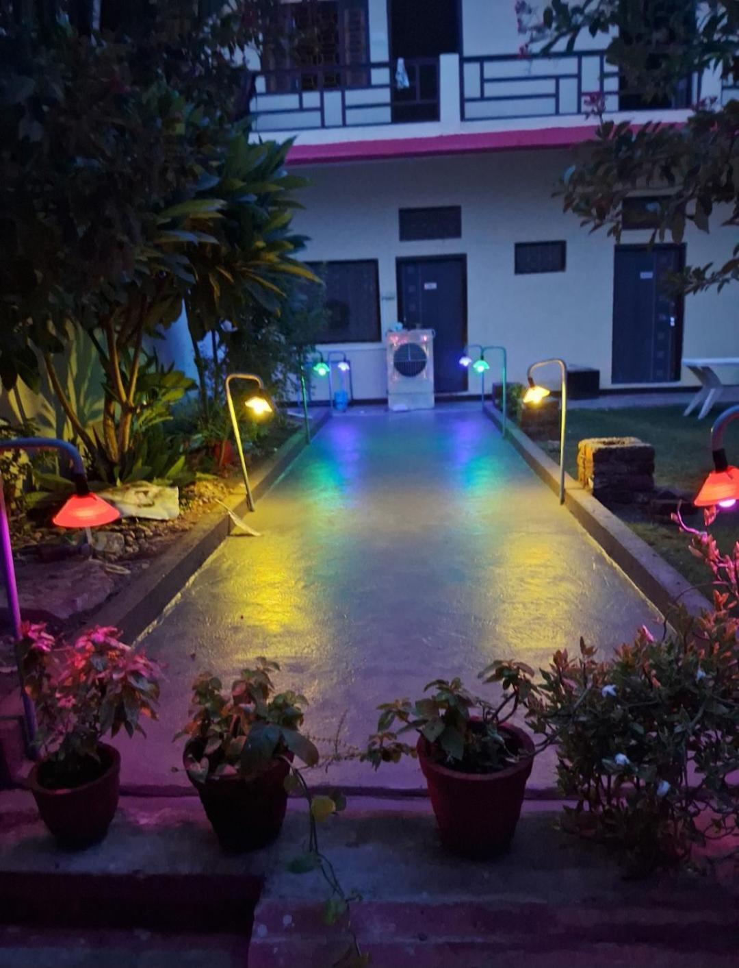 Blue Sky Homestay 克久拉霍 外观 照片